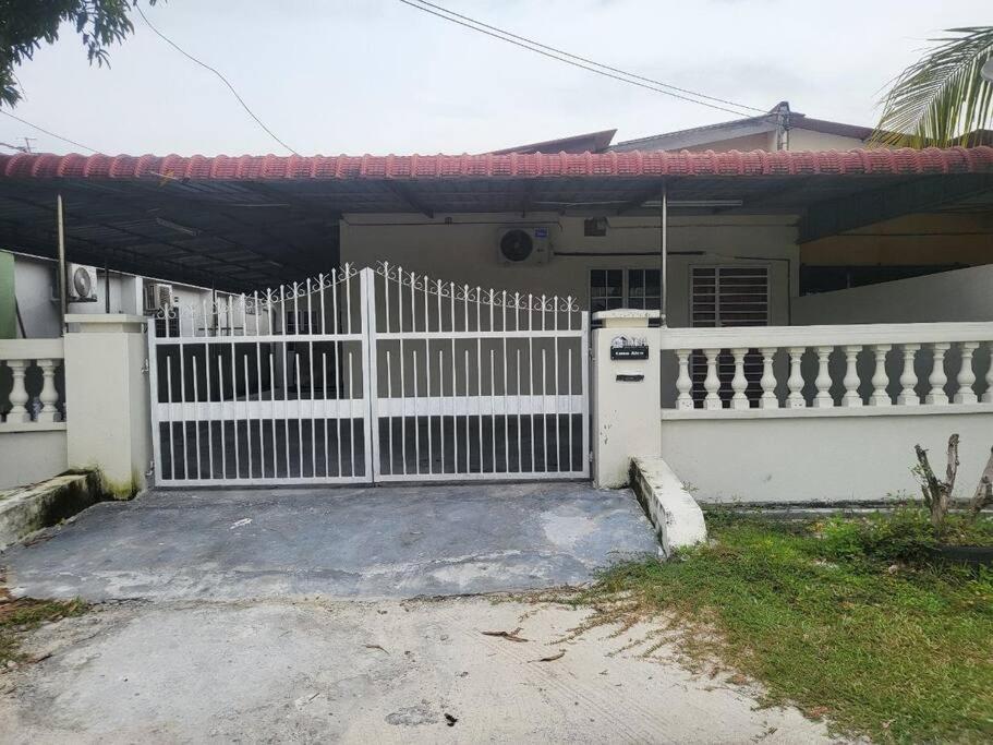 Casa Aira Cozy & Comfy Home Kampong Kepayang Экстерьер фото